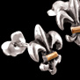 AROS FLOR DE LIZ CON DETALLES EN ORO 